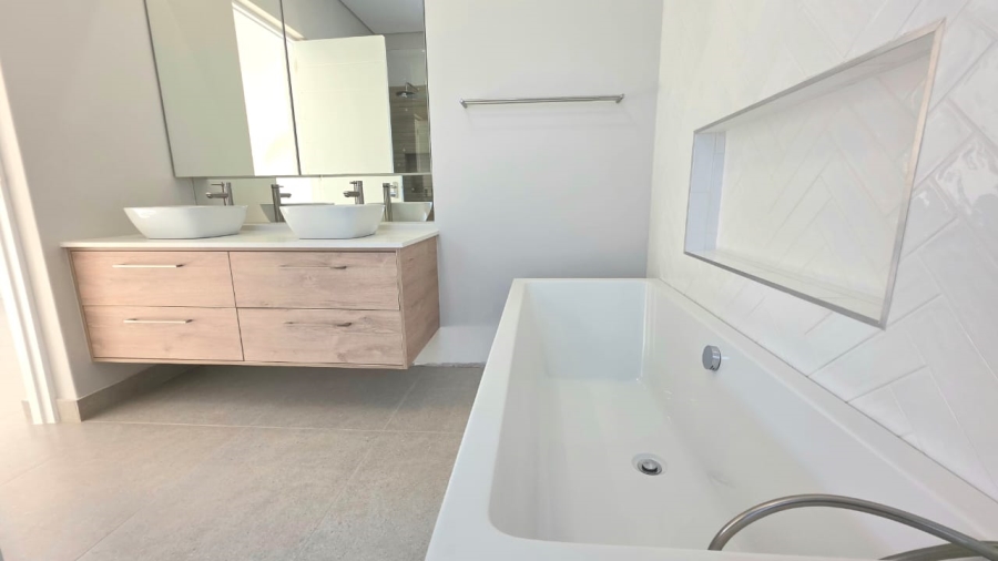 To Let 3 Bedroom Property for Rent in Blue Mountain Village Western Cape